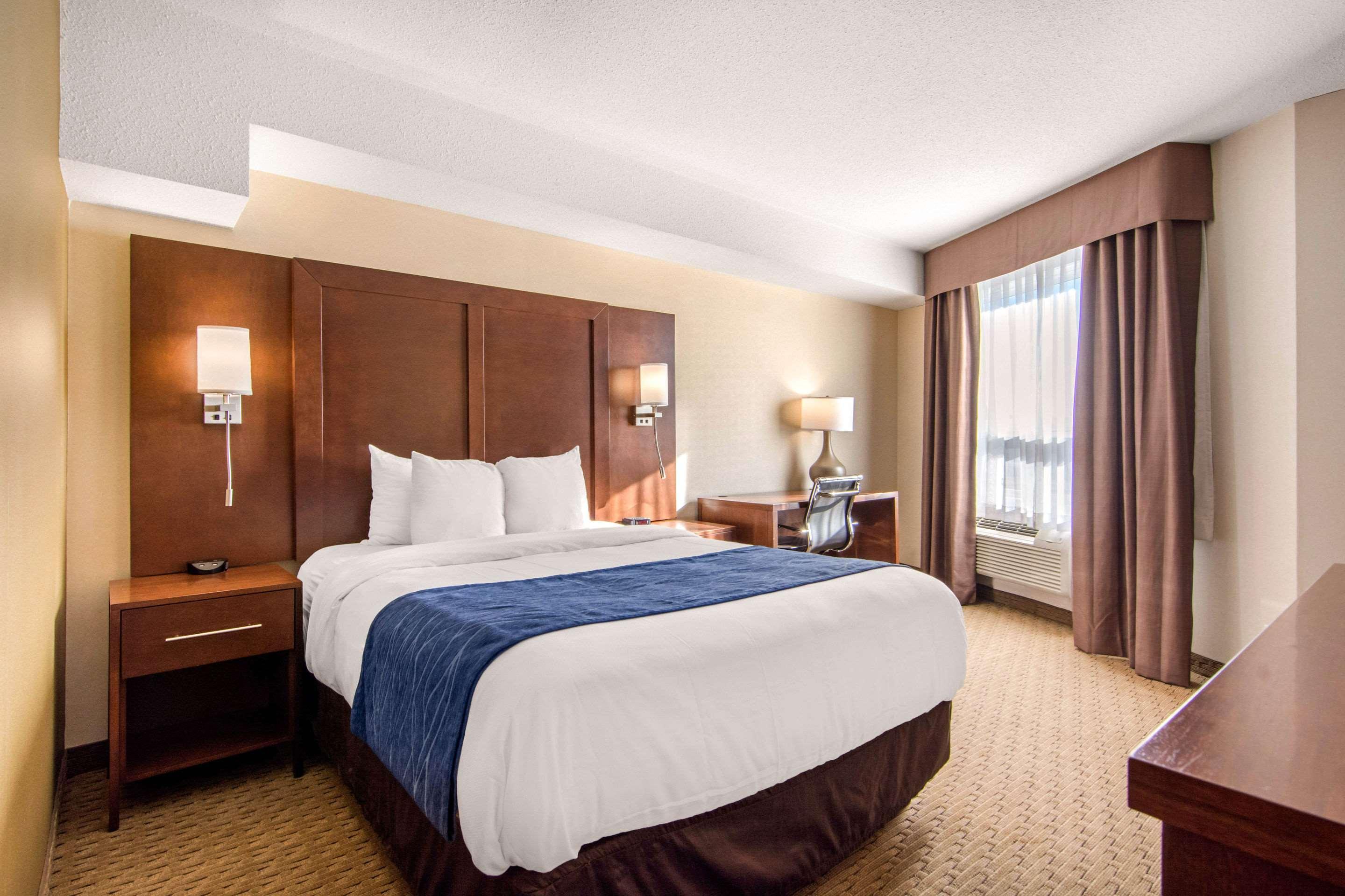 Comfort Inn&Suites Medicine Hat Exterior foto