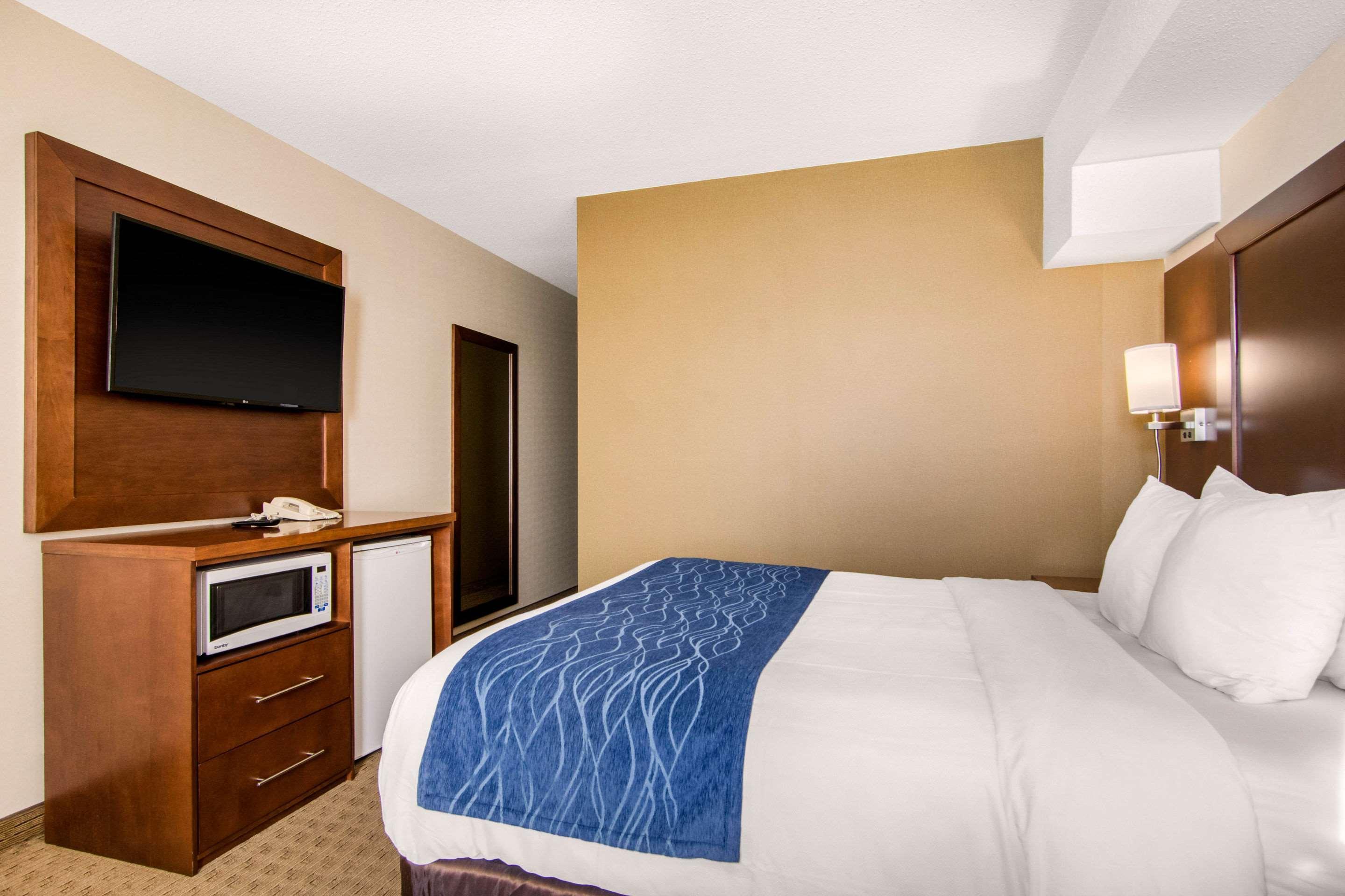 Comfort Inn&Suites Medicine Hat Exterior foto