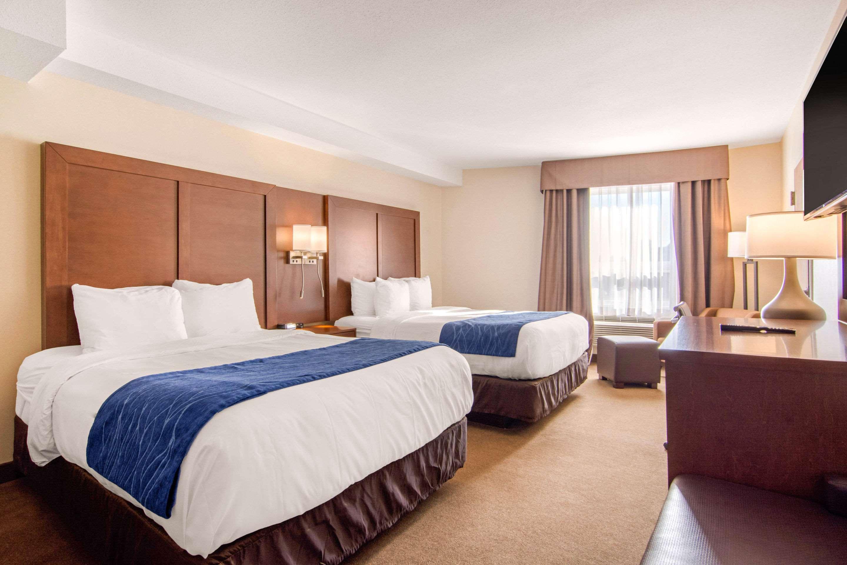 Comfort Inn&Suites Medicine Hat Exterior foto