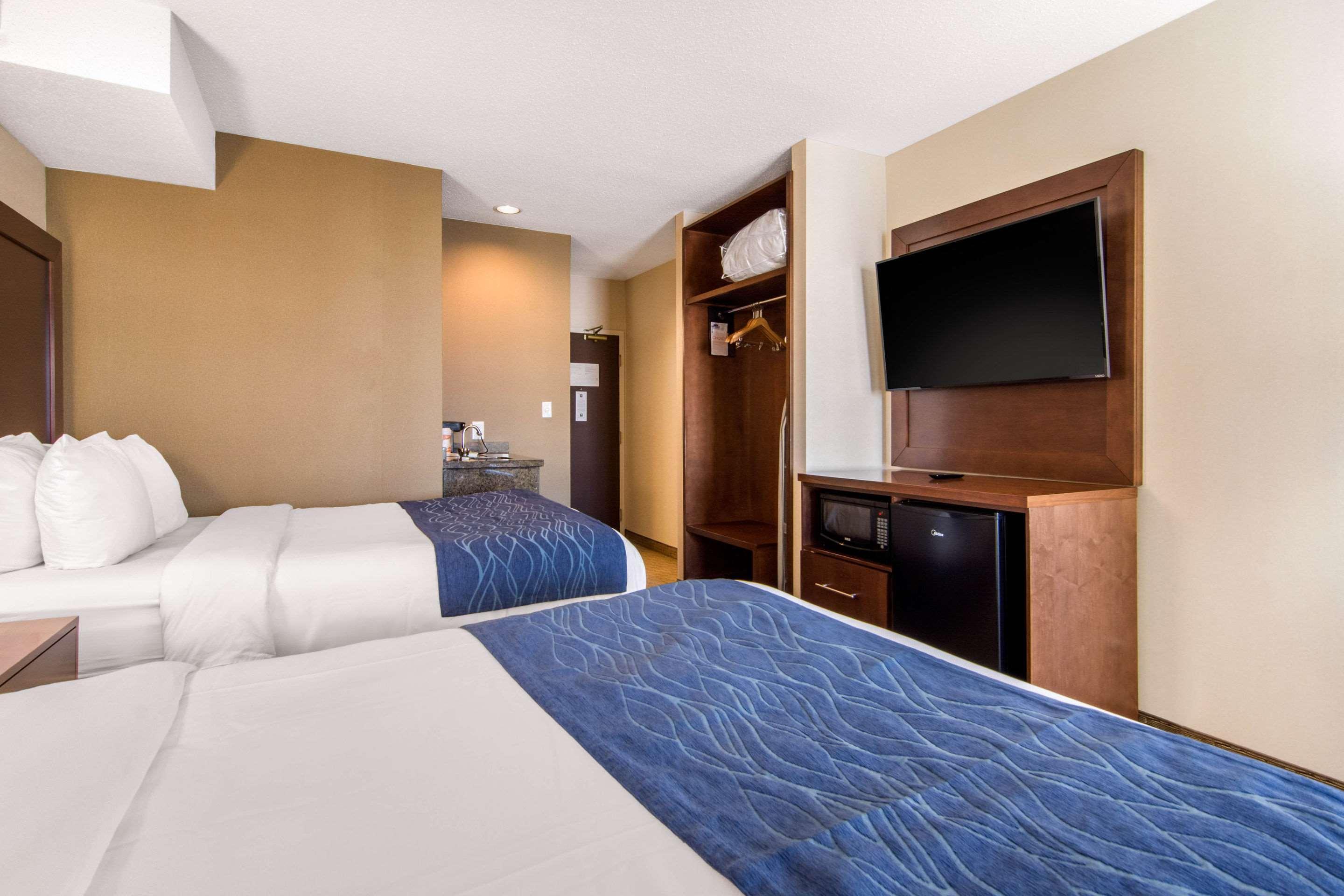 Comfort Inn&Suites Medicine Hat Exterior foto