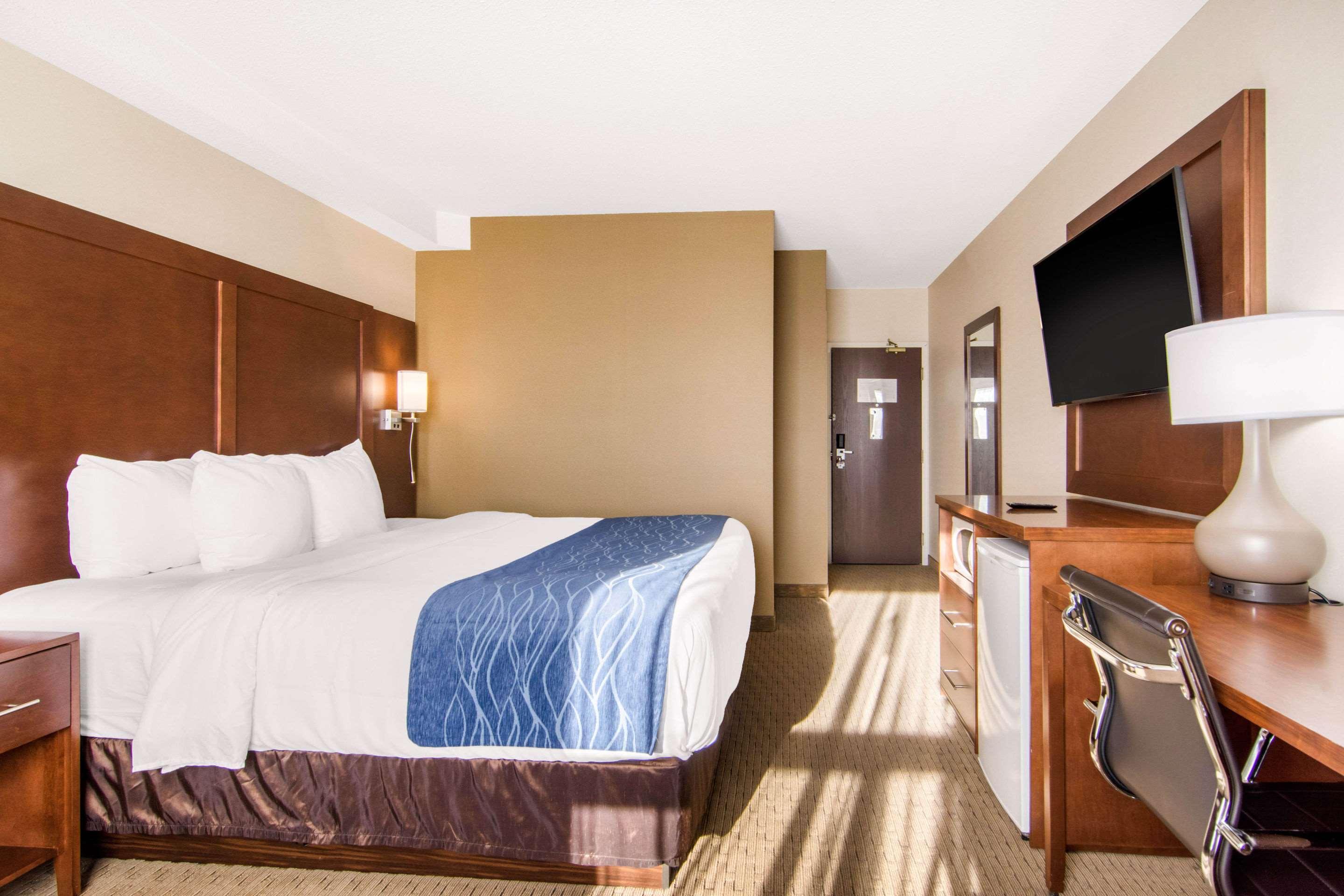 Comfort Inn&Suites Medicine Hat Exterior foto