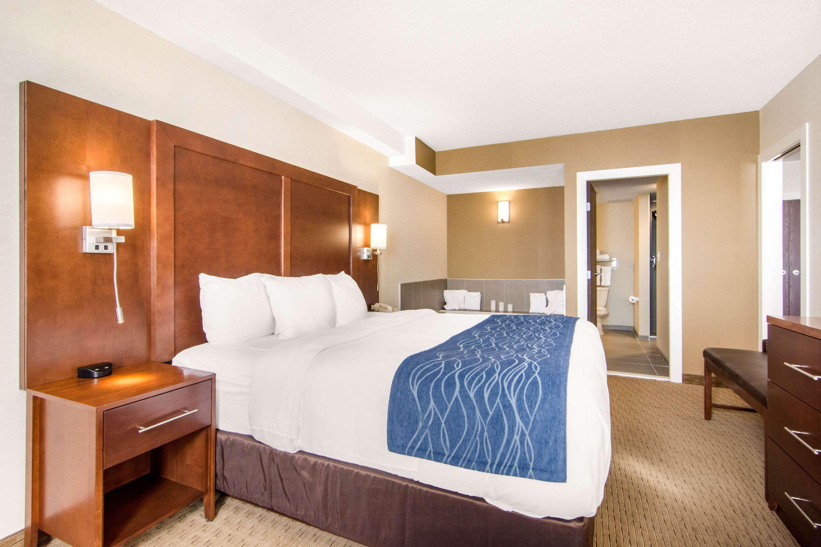 Comfort Inn&Suites Medicine Hat Exterior foto