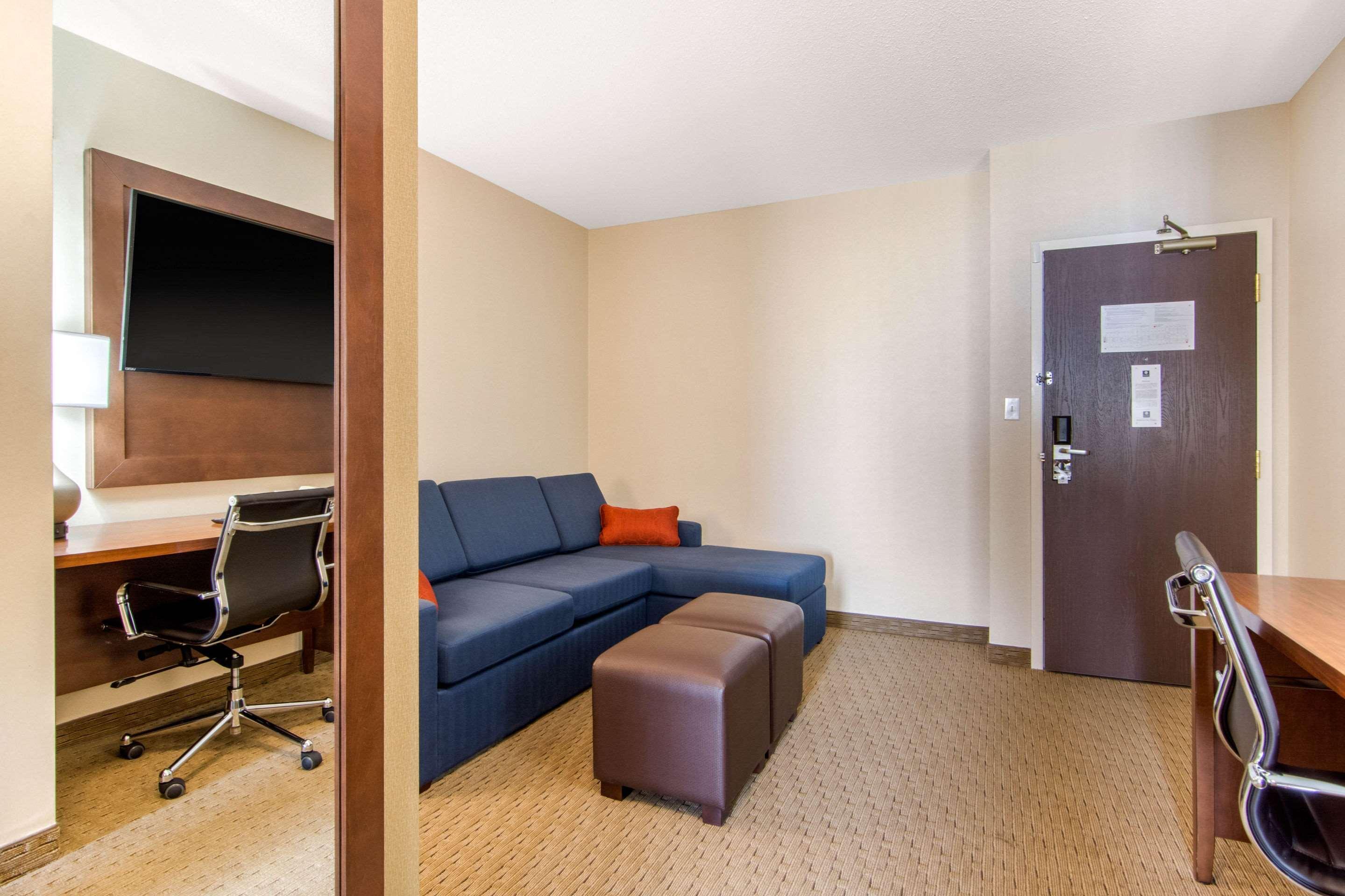 Comfort Inn&Suites Medicine Hat Exterior foto