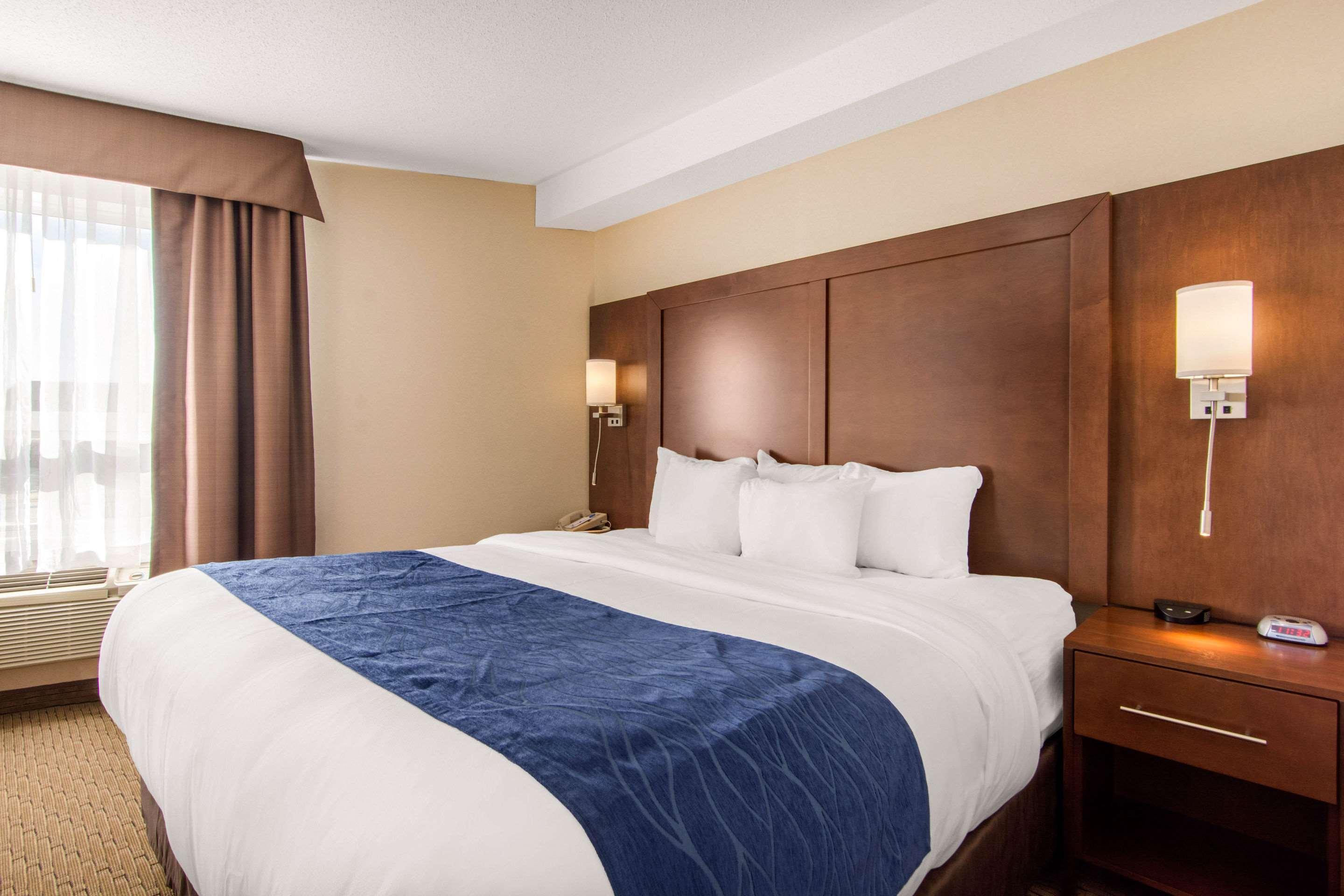 Comfort Inn&Suites Medicine Hat Exterior foto
