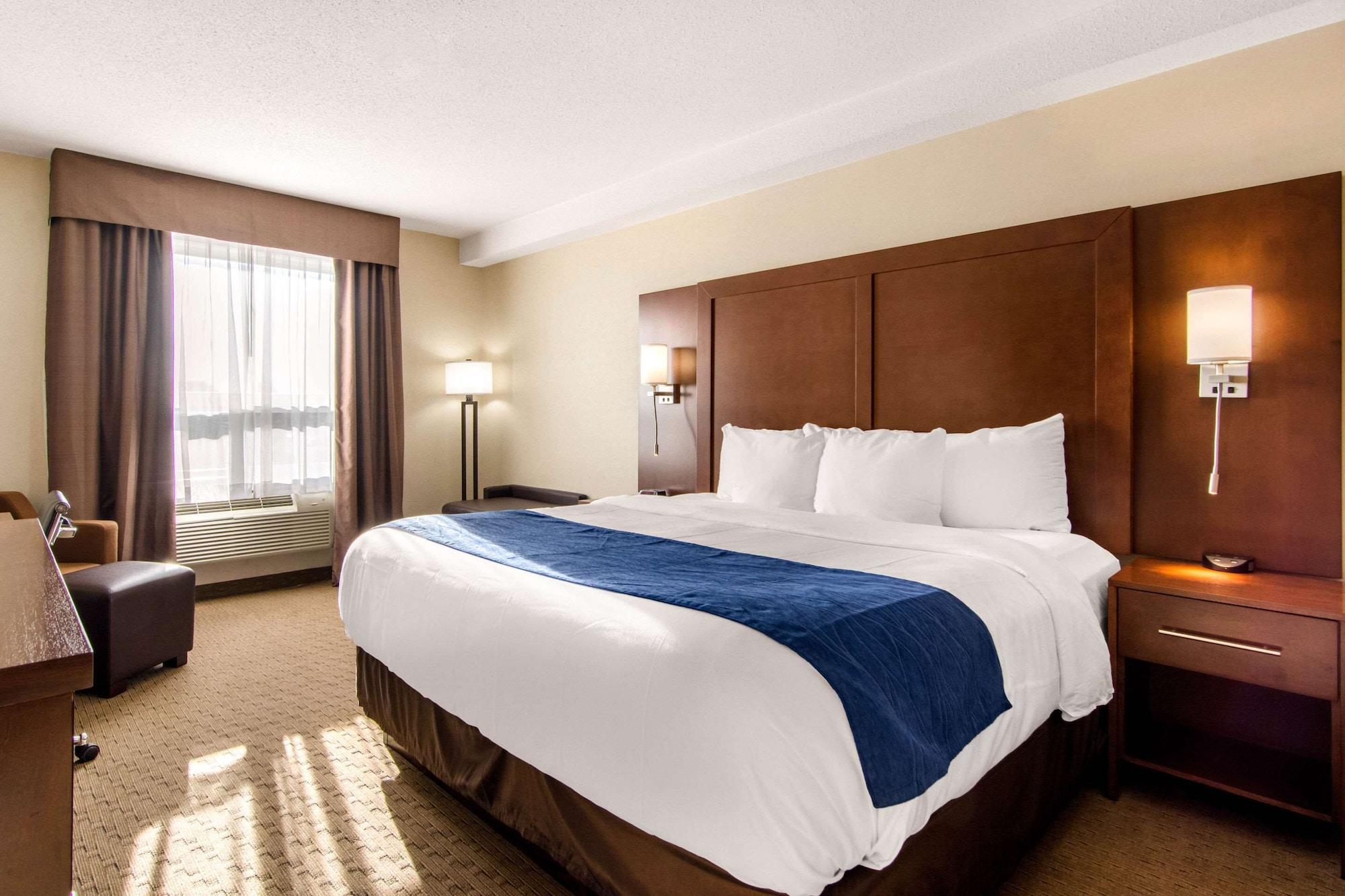 Comfort Inn&Suites Medicine Hat Exterior foto