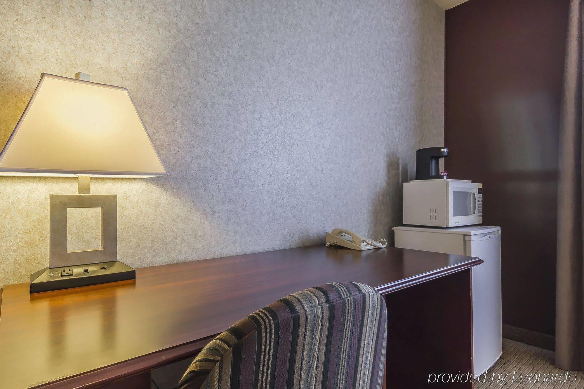 Comfort Inn&Suites Medicine Hat Exterior foto