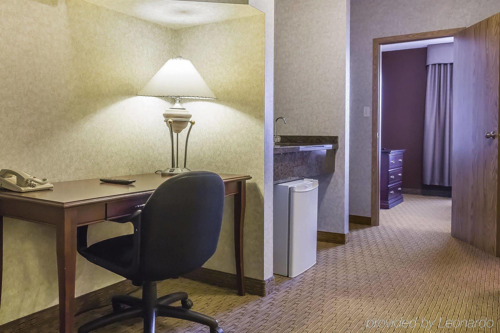 Comfort Inn&Suites Medicine Hat Exterior foto