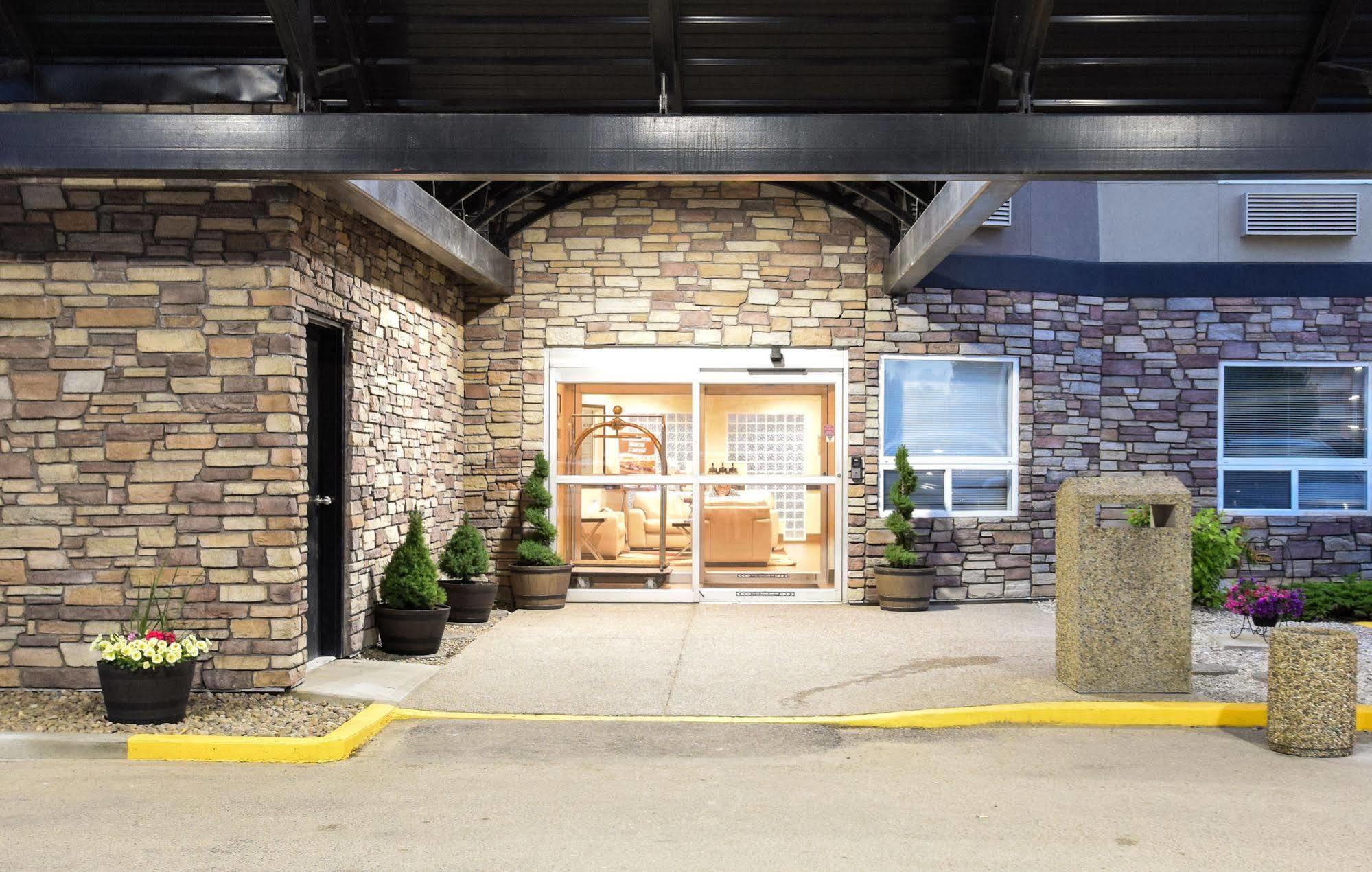 Comfort Inn&Suites Medicine Hat Exterior foto