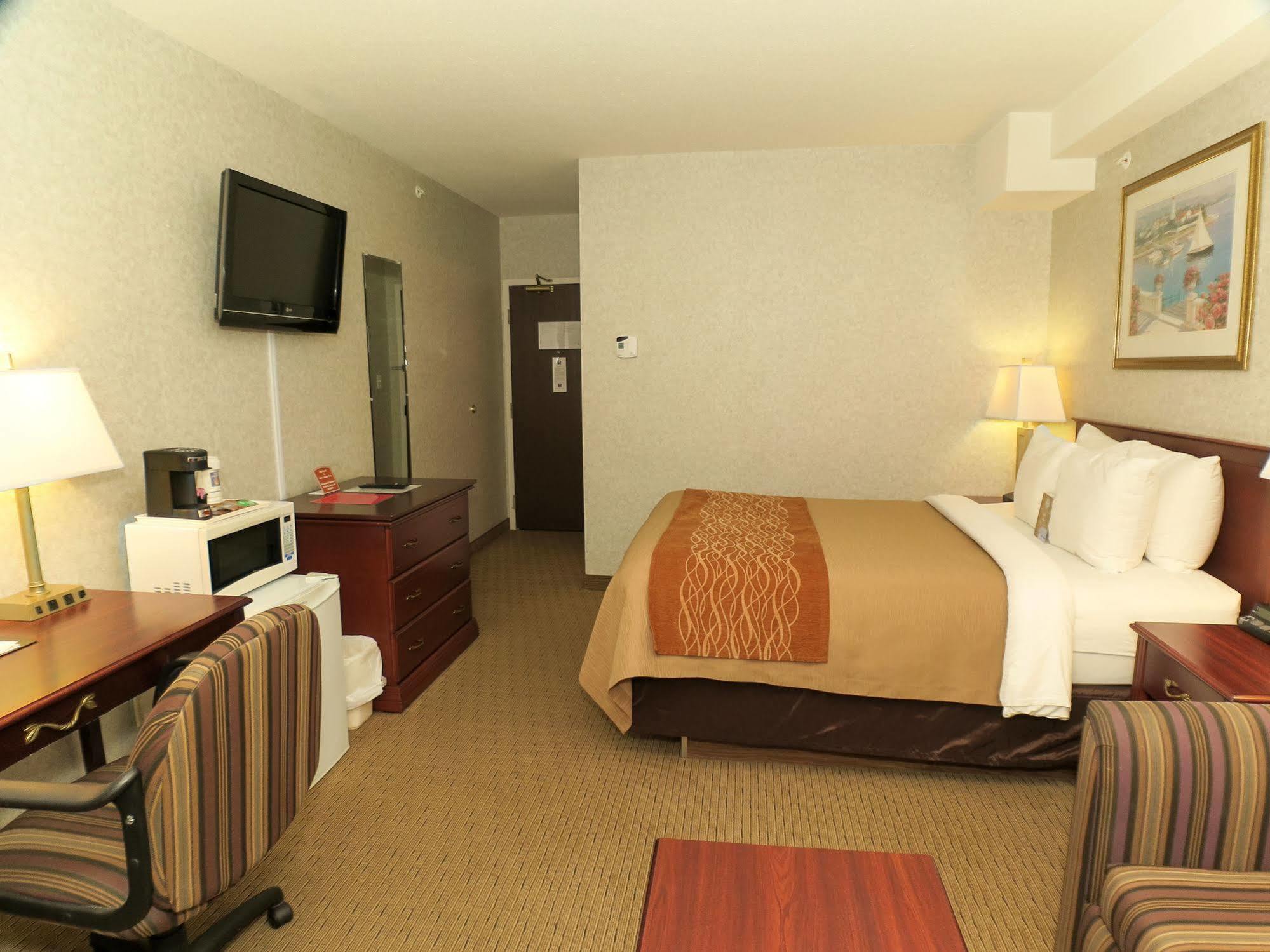 Comfort Inn&Suites Medicine Hat Exterior foto